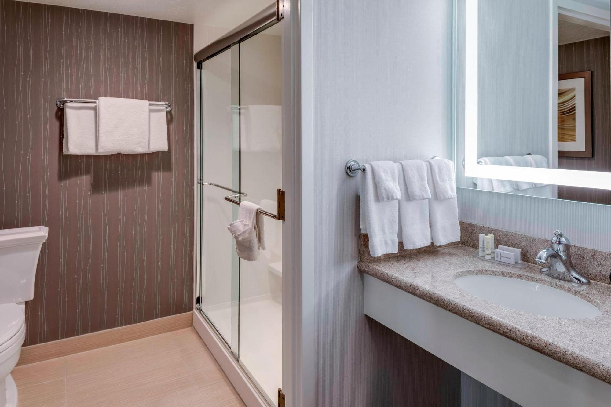 Courtyard By Marriott Portsmouth Hotel Ngoại thất bức ảnh