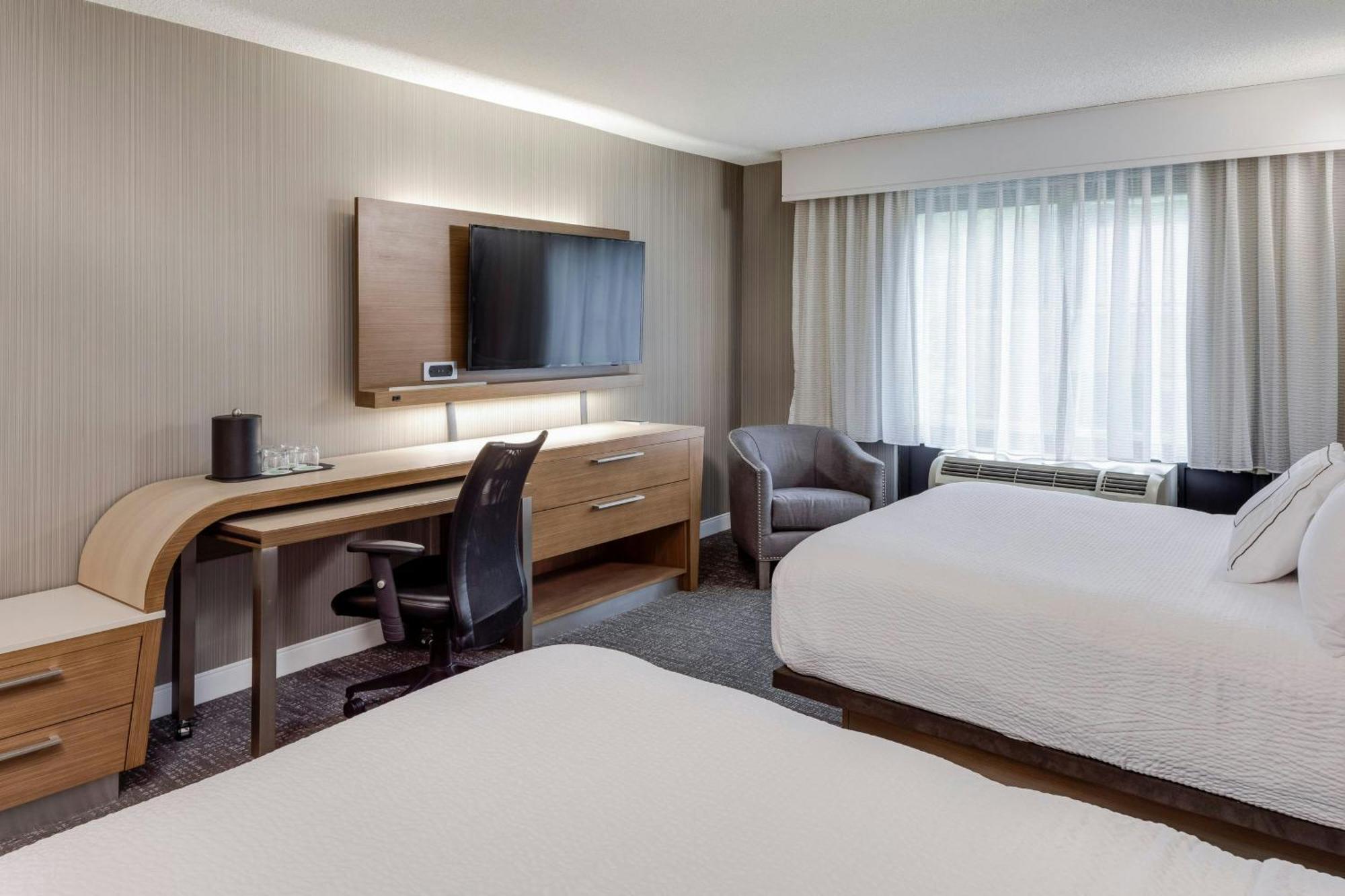Courtyard By Marriott Portsmouth Hotel Ngoại thất bức ảnh
