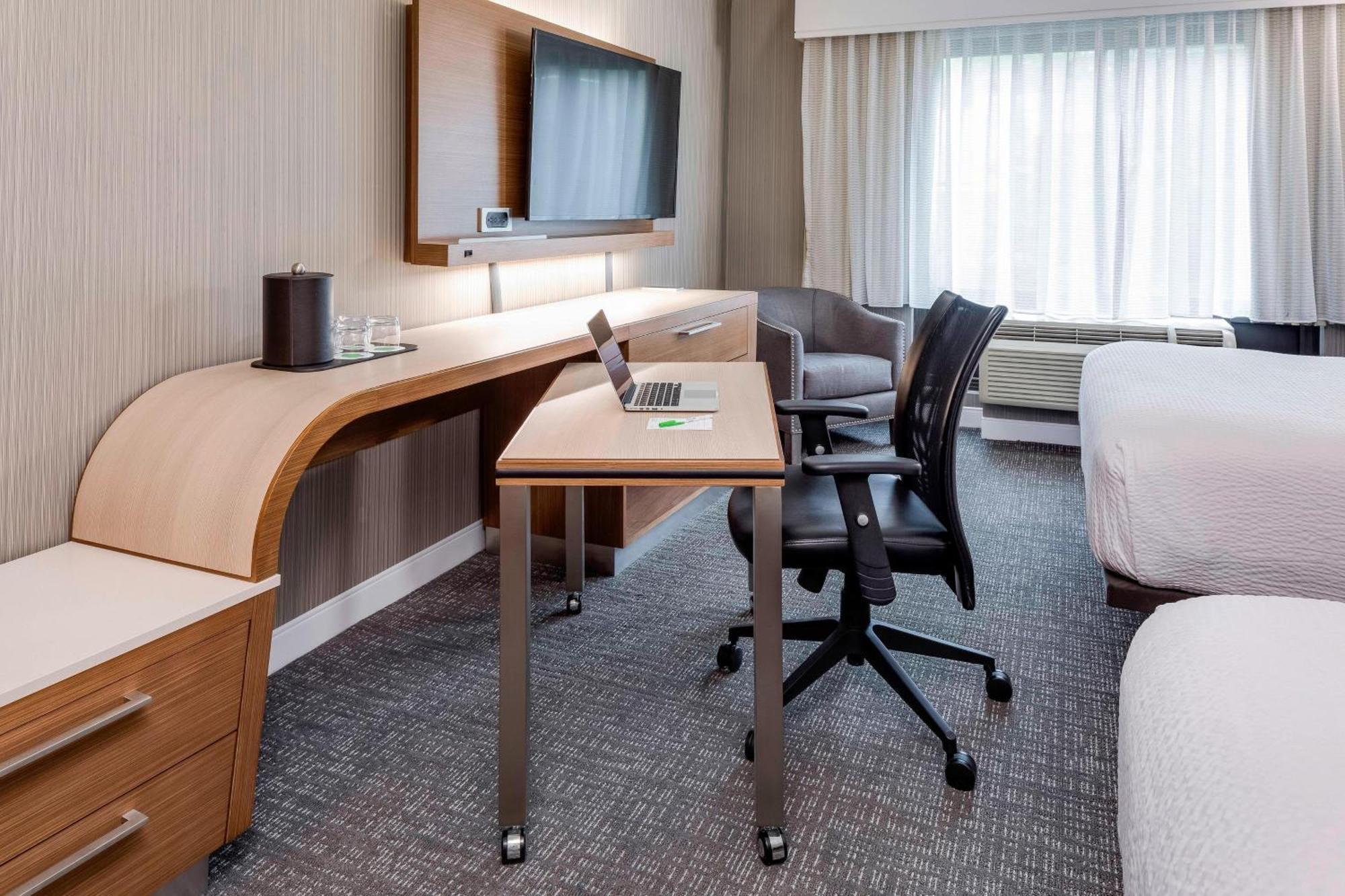 Courtyard By Marriott Portsmouth Hotel Ngoại thất bức ảnh