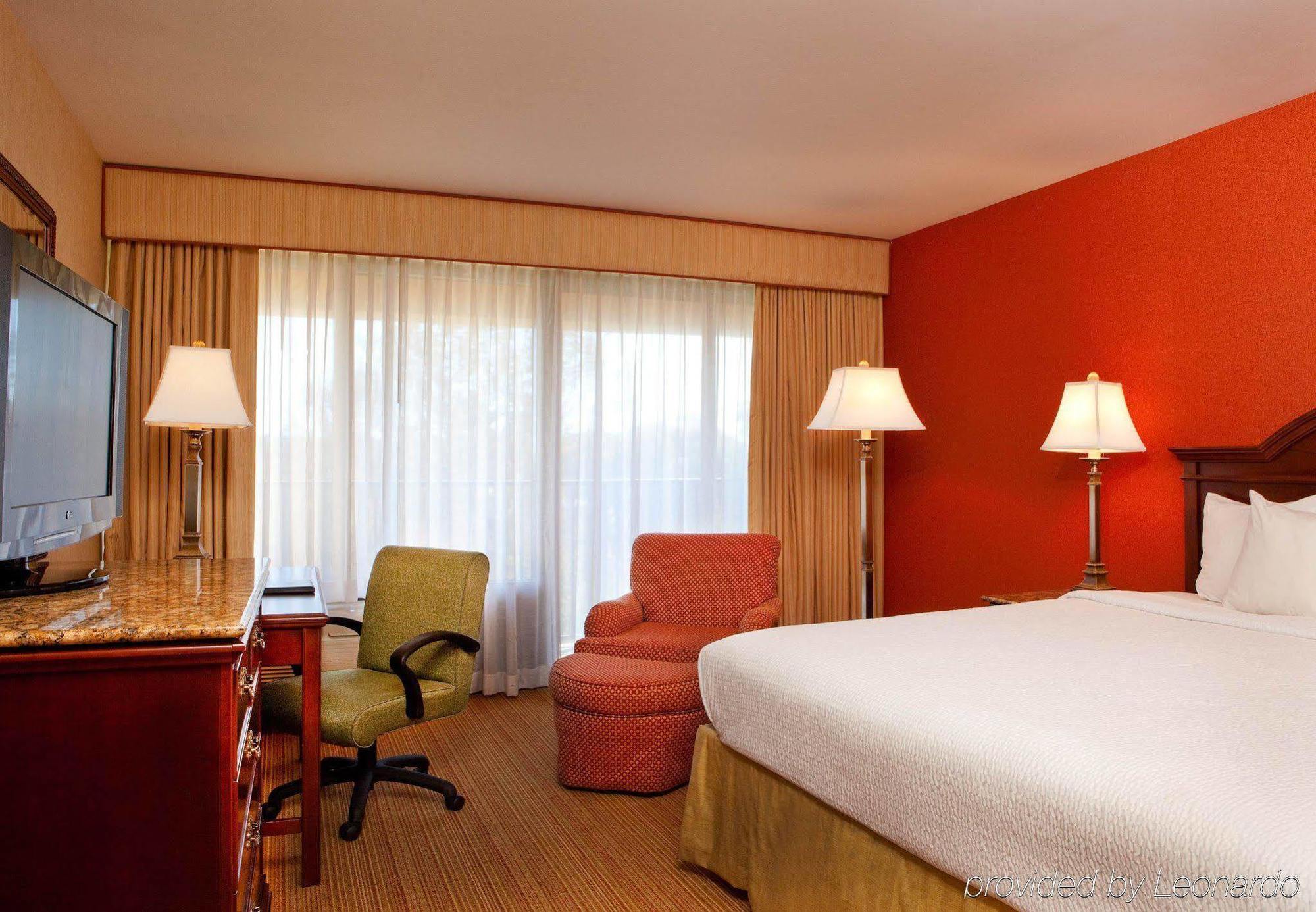 Courtyard By Marriott Portsmouth Hotel Ngoại thất bức ảnh