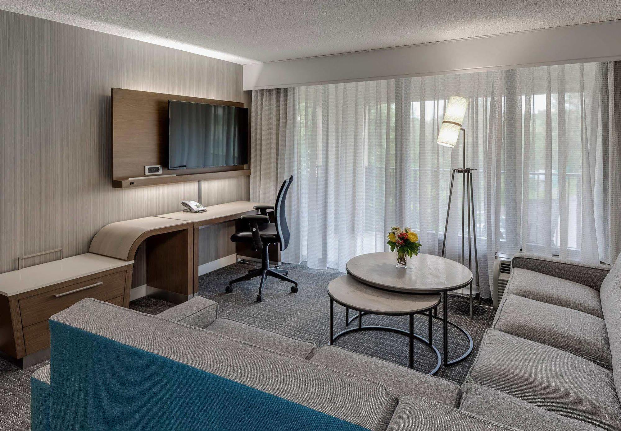 Courtyard By Marriott Portsmouth Hotel Ngoại thất bức ảnh